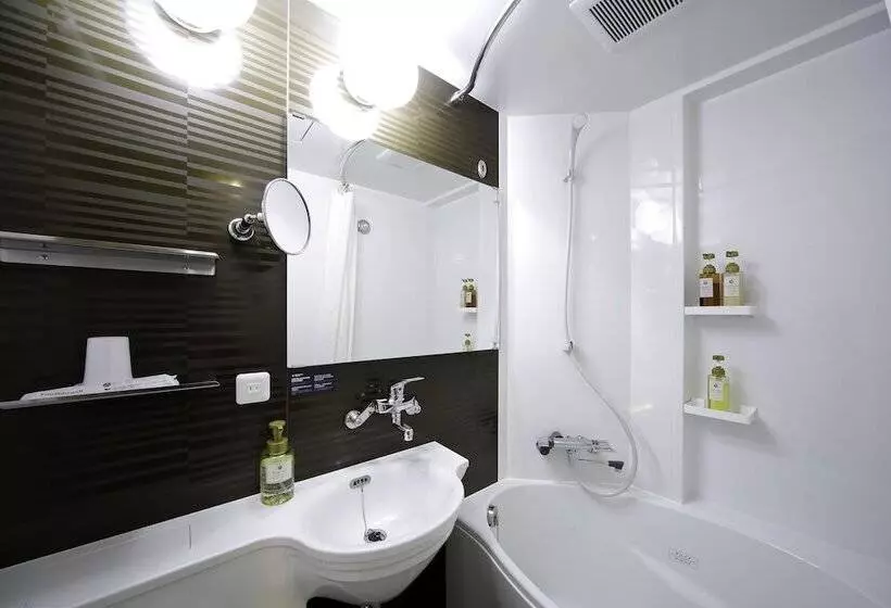 Отель Travelodge Kyoto Shijokawaramachi