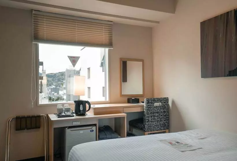 Отель Travelodge Kyoto Shijokawaramachi