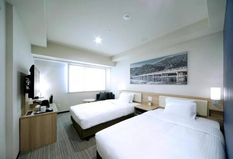 Отель Travelodge Kyoto Shijokawaramachi