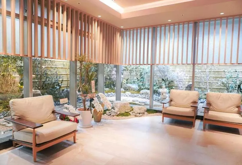 Отель Travelodge Kyoto Shijokawaramachi