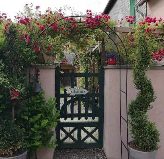 Aamiaismajoitus (B&B) La Cour Du Puits Chambre Victor