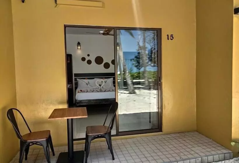 هتل Crown Beach Villas