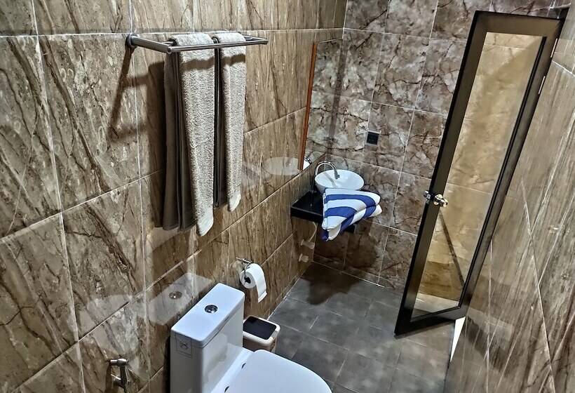 هتل Crown Beach Villas