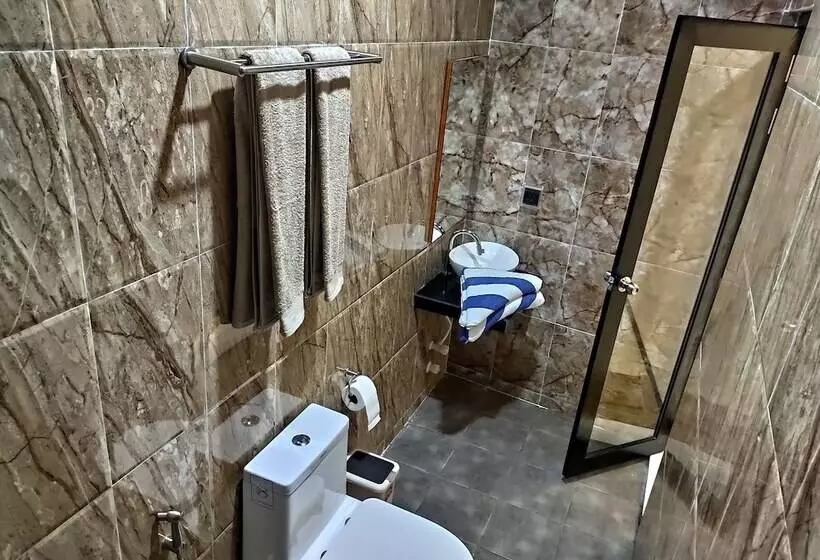 هتل Crown Beach Villas