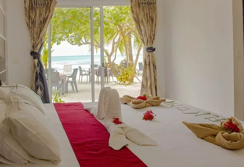 هتل Crown Beach Villas