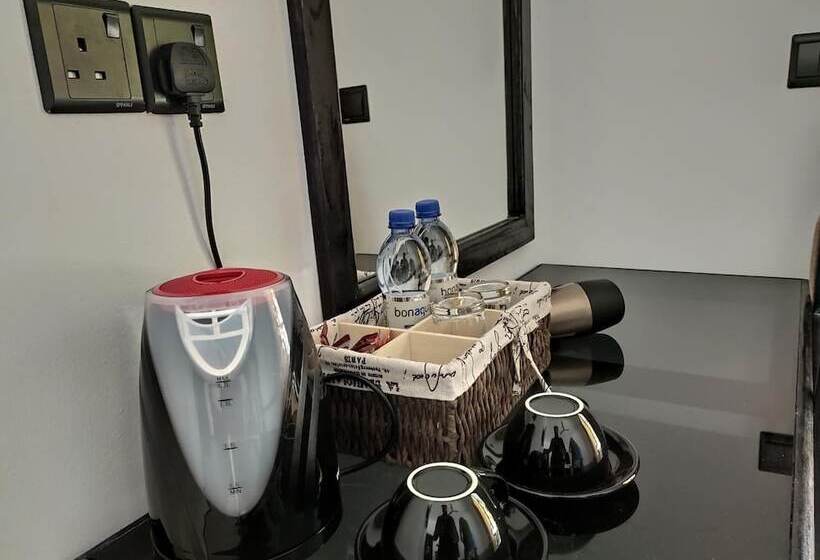 هتل Crown Beach Villas