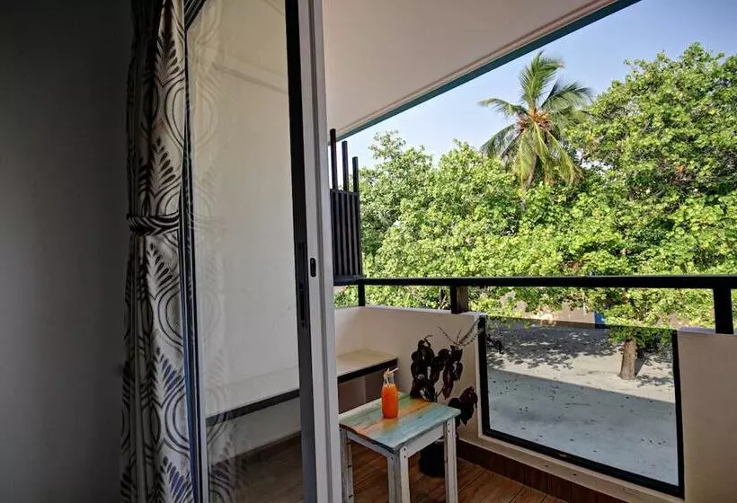 هتل Crown Beach Villas