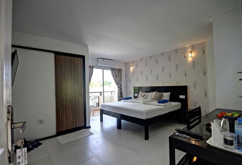 هتل Crown Beach Villas