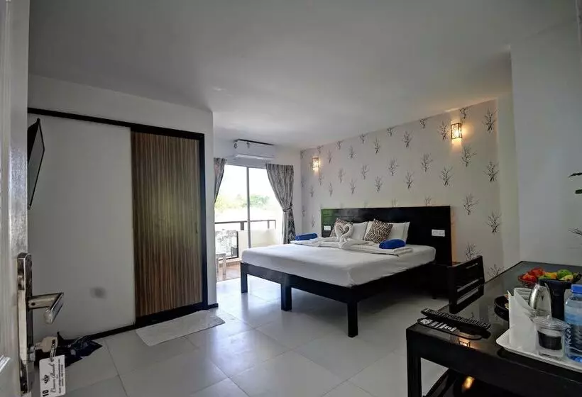 هتل Crown Beach Villas
