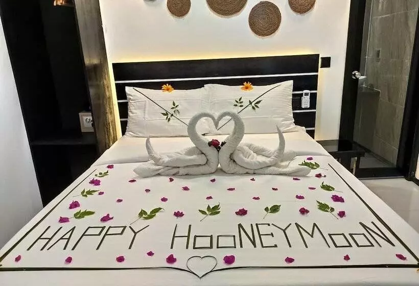 هتل Crown Beach Villas