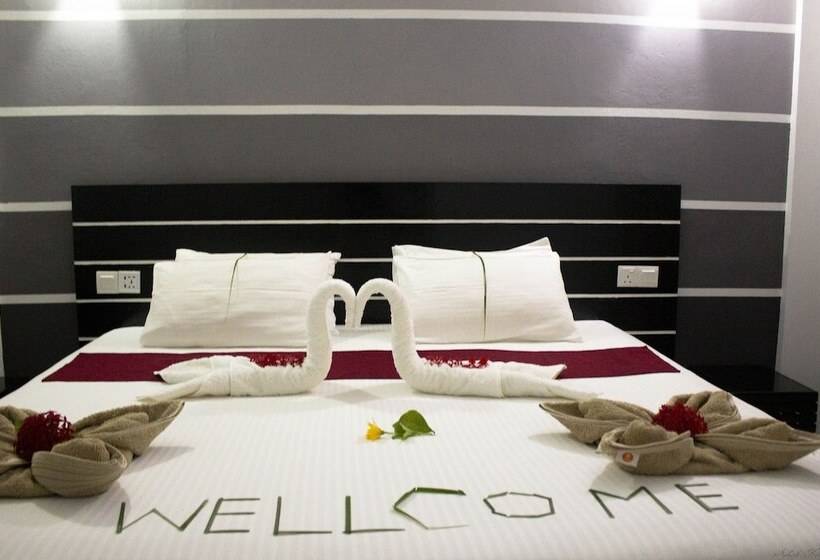 هتل Crown Beach Villas