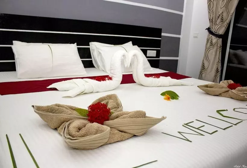 هتل Crown Beach Villas