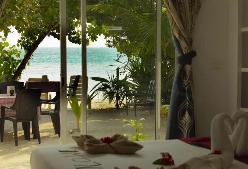 هتل Crown Beach Villas