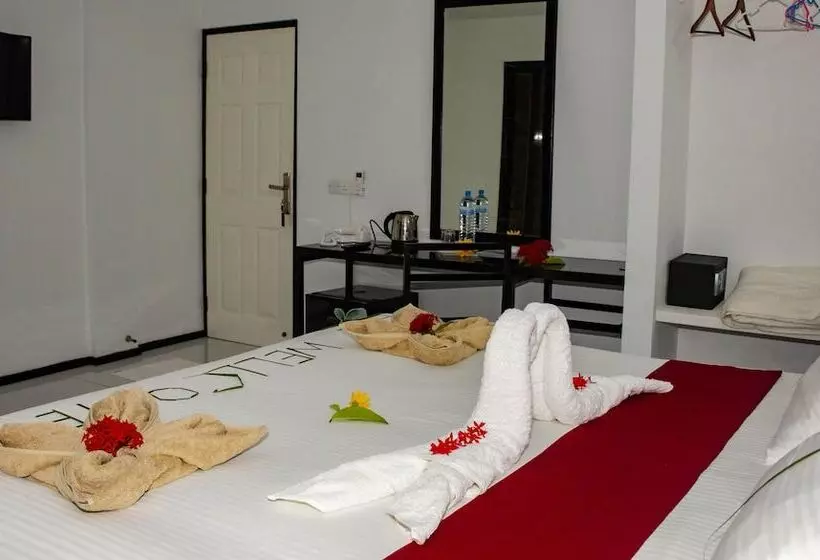 هتل Crown Beach Villas