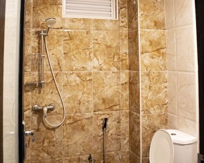 هتل Crown Beach Villas