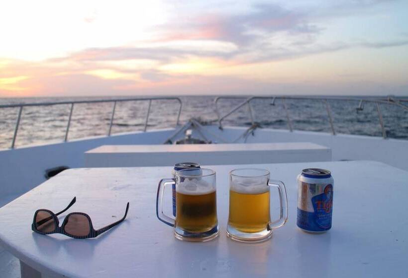 هتل Crown Beach Villas