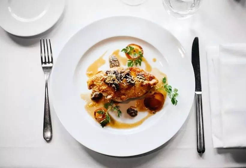 هتل Crown Beach Villas