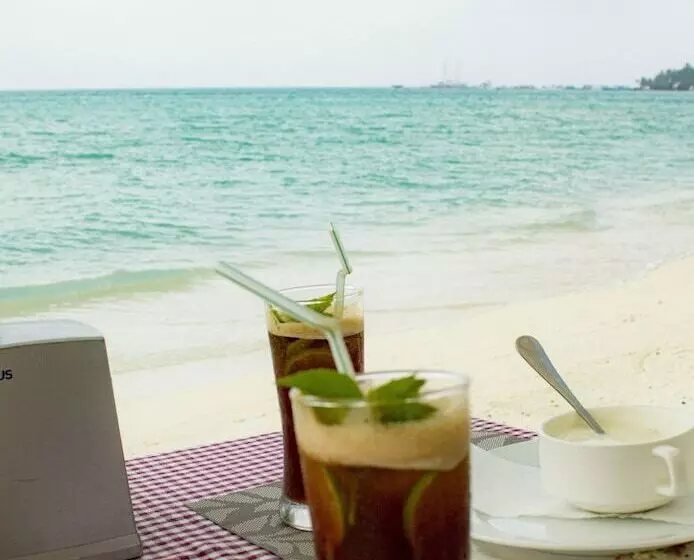 هتل Crown Beach Villas