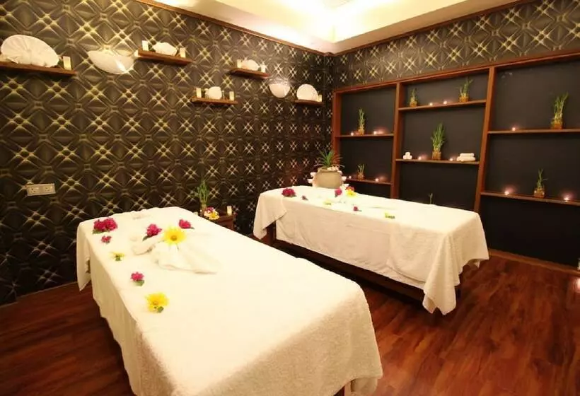 هتل Crown Beach Villas