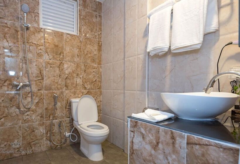 هتل Crown Beach Villas