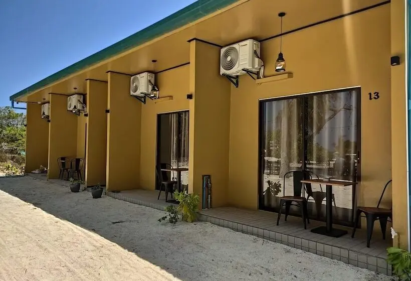 هتل Crown Beach Villas