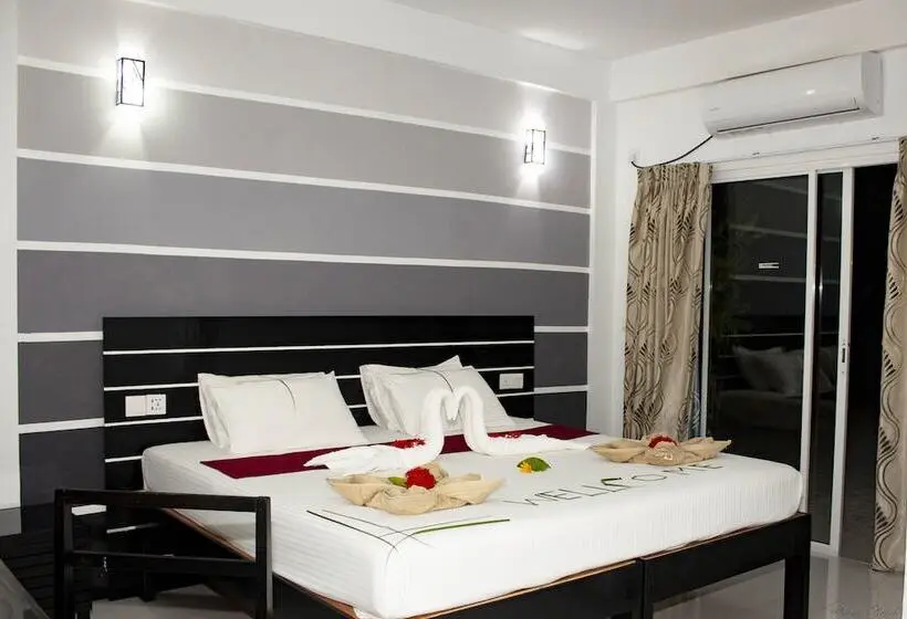 هتل Crown Beach Villas