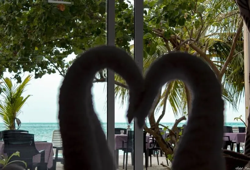 هتل Crown Beach Villas