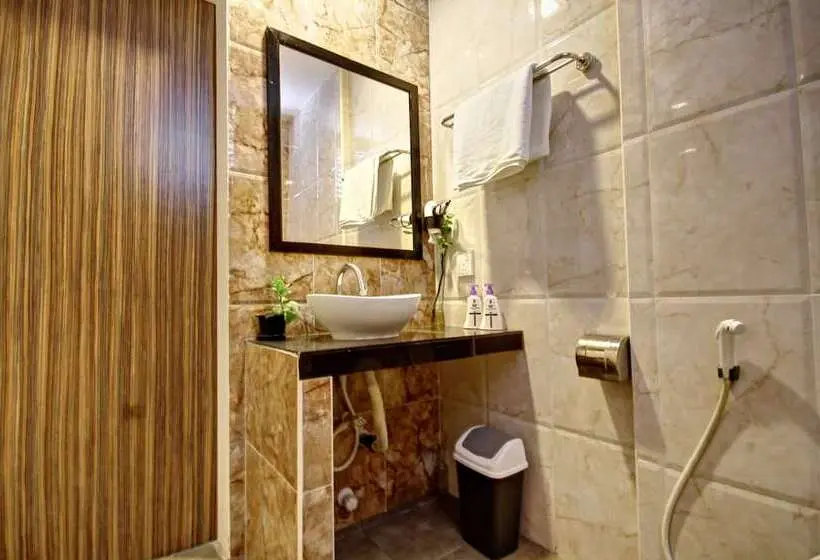 هتل Crown Beach Villas