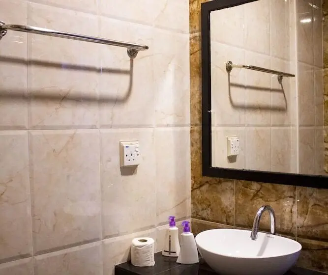 هتل Crown Beach Villas