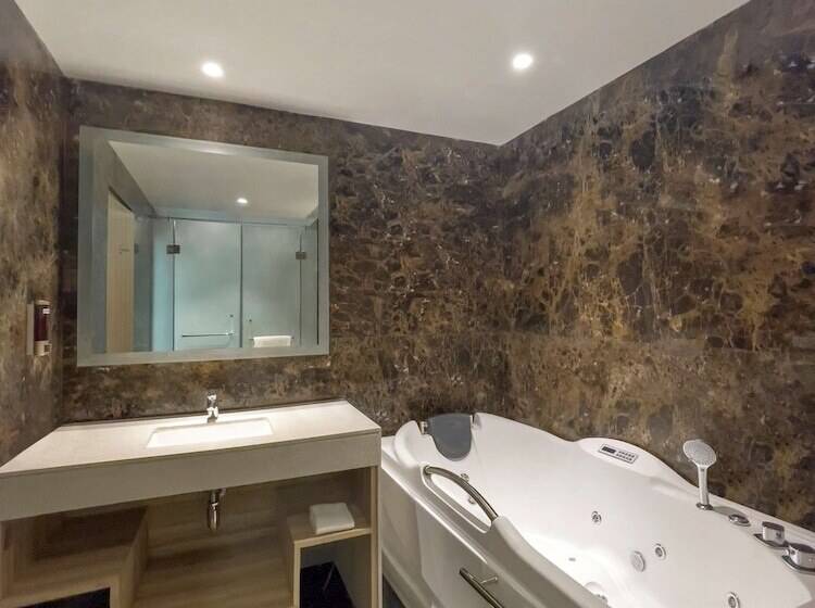 Radisson Hotel Bareilly Airport