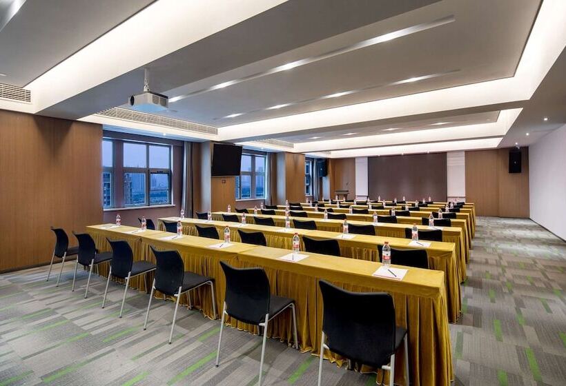 בית מלון כפרי Ramada By Wyndham Wuhan Jiangan