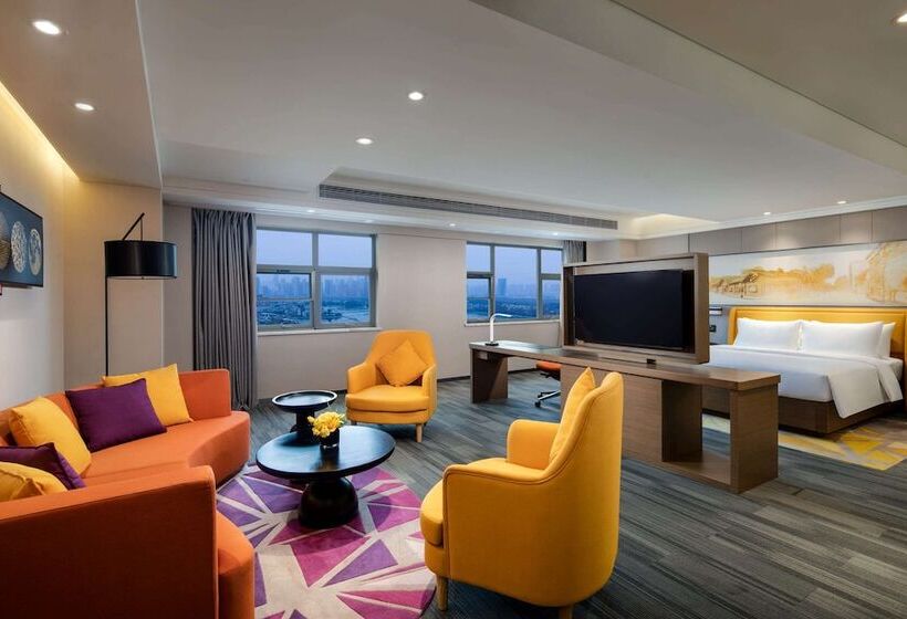 בית מלון כפרי Ramada By Wyndham Wuhan Jiangan