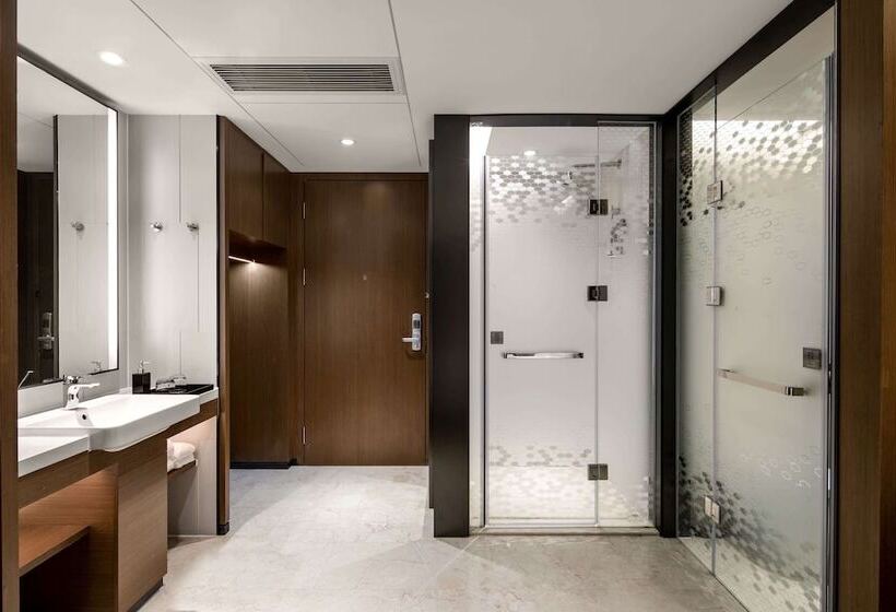 Hotel Ramada By Wyndham Wuhan Jiangan