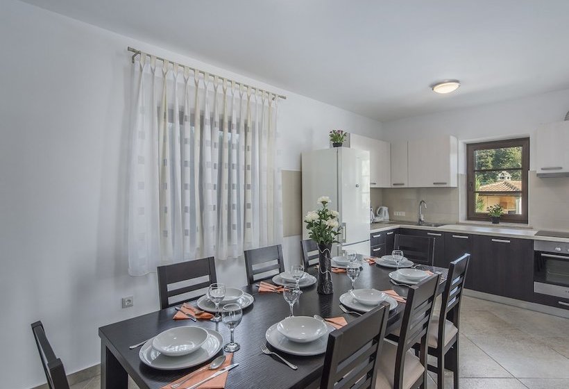 Modern Villa With Private Pool And Beautiful Garden 25 Km From Rovinj