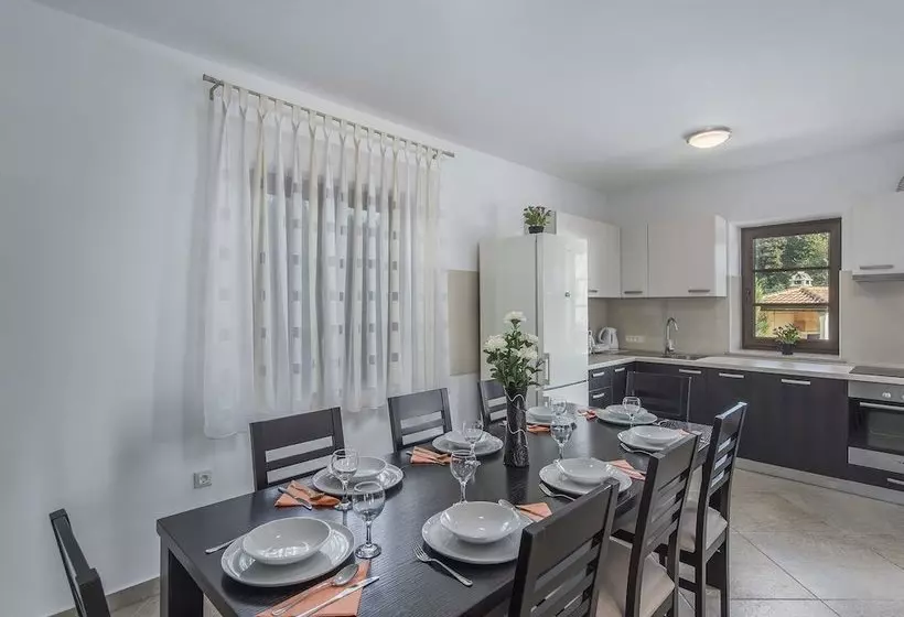 Modern Villa With Private Pool And Beautiful Garden 25 Km From Rovinj