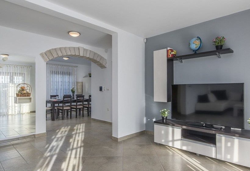 Modern Villa With Private Pool And Beautiful Garden 25 Km From Rovinj