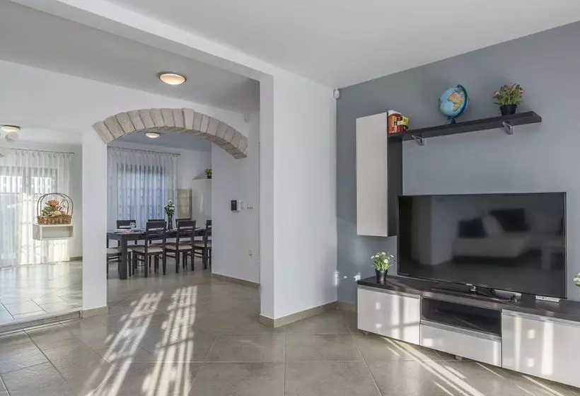 Modern Villa With Private Pool And Beautiful Garden 25 Km From Rovinj