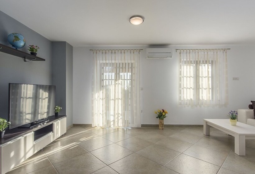 Modern Villa With Private Pool And Beautiful Garden 25 Km From Rovinj