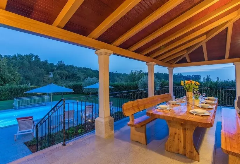 Modern Villa With Private Pool And Beautiful Garden 25 Km From Rovinj