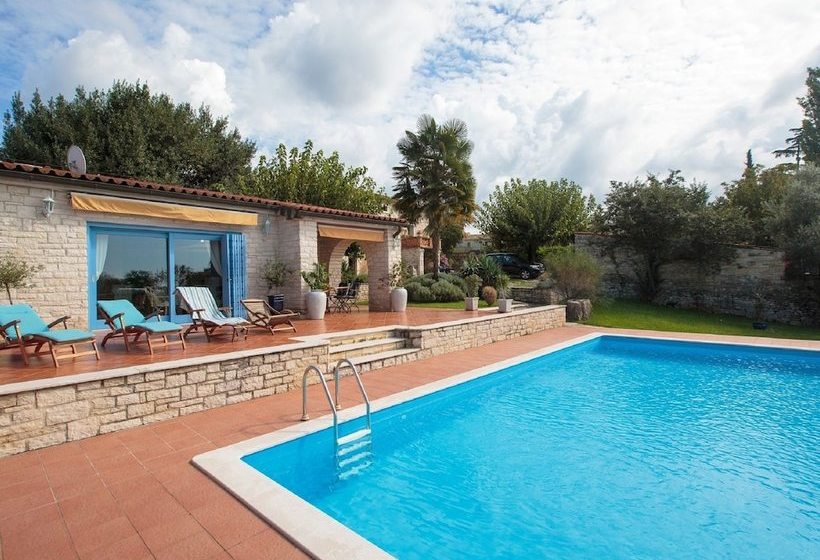 Villa With Perfect Sun Deck Overlooking The Pool In The Heart Of Istria