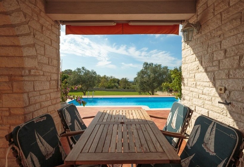Villa With Perfect Sun Deck Overlooking The Pool In The Heart Of Istria