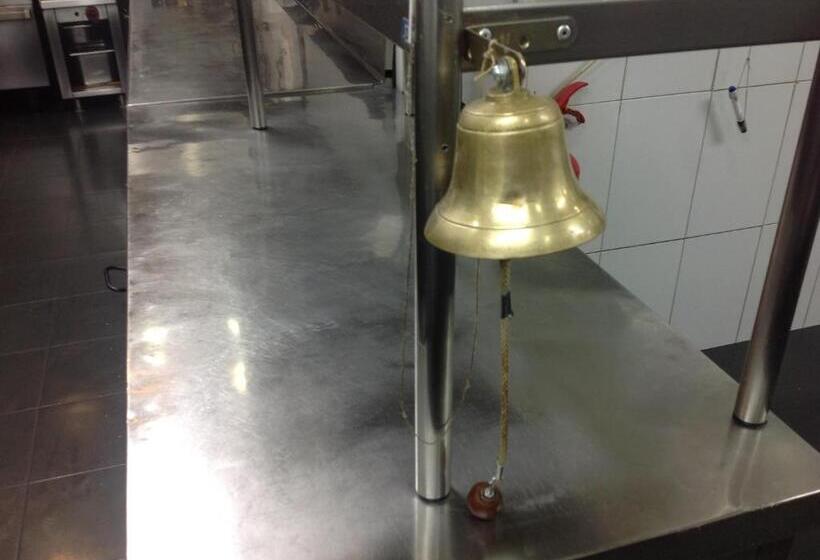 Hostal Fonda Montserrat