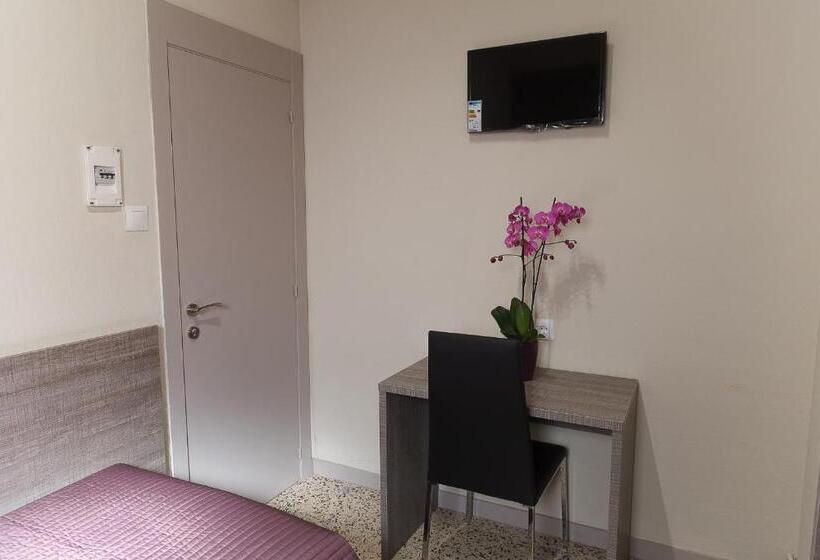 Hostal Fonda Montserrat