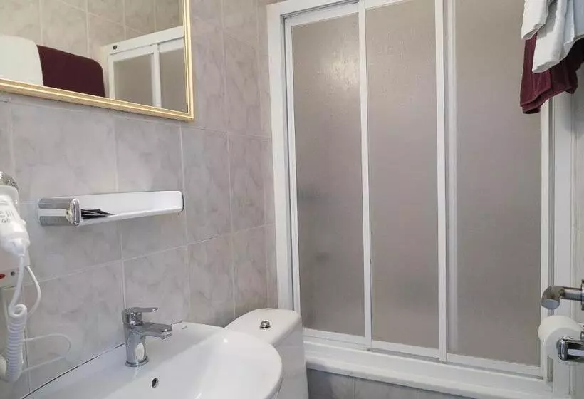 Hostal Fonda Montserrat