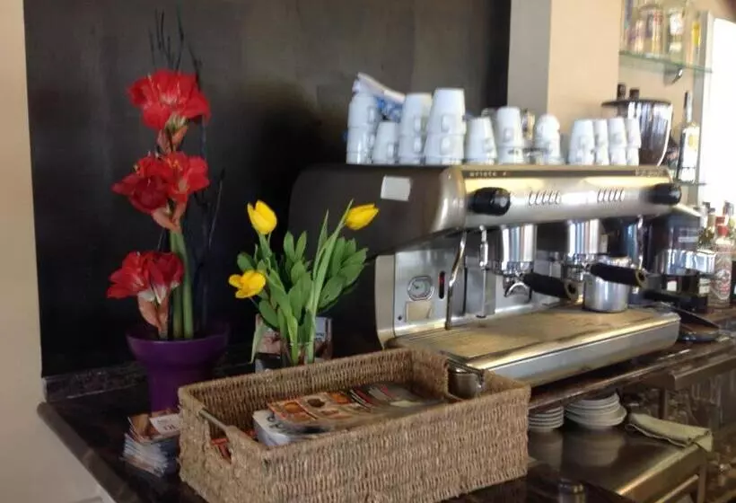 Hostal Fonda Montserrat