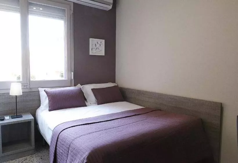 Hostal Fonda Montserrat