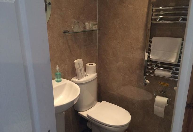 فندق Fernlea Guest House