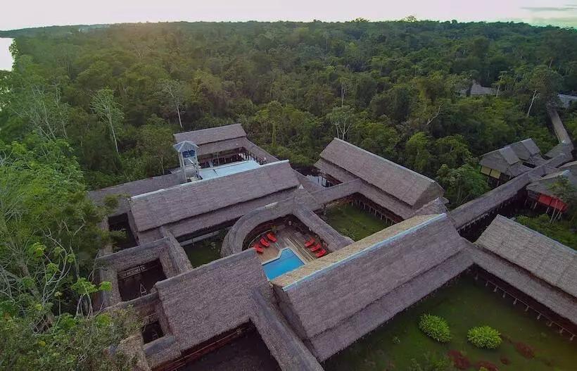 هتل Heliconia Amazon River Lodge