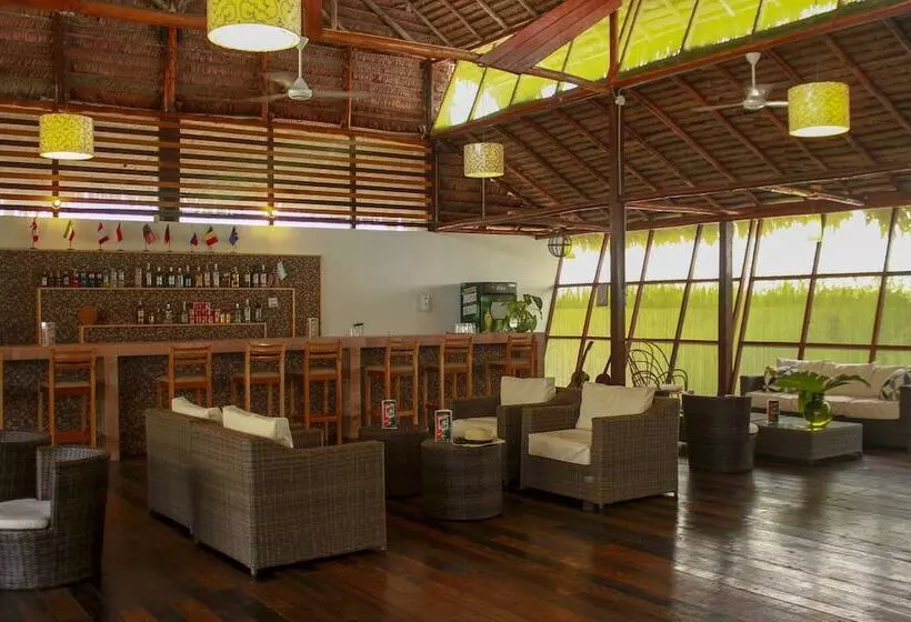 هتل Heliconia Amazon River Lodge