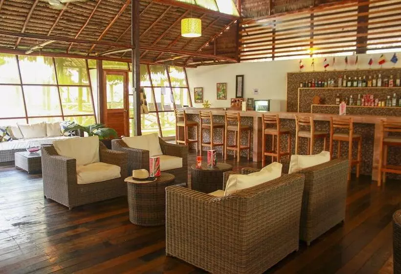 هتل Heliconia Amazon River Lodge